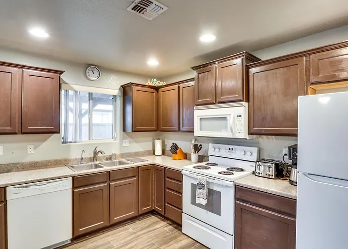 Bullhead City Escape: Snowbird & Covered Patio! Dom wakacyjny