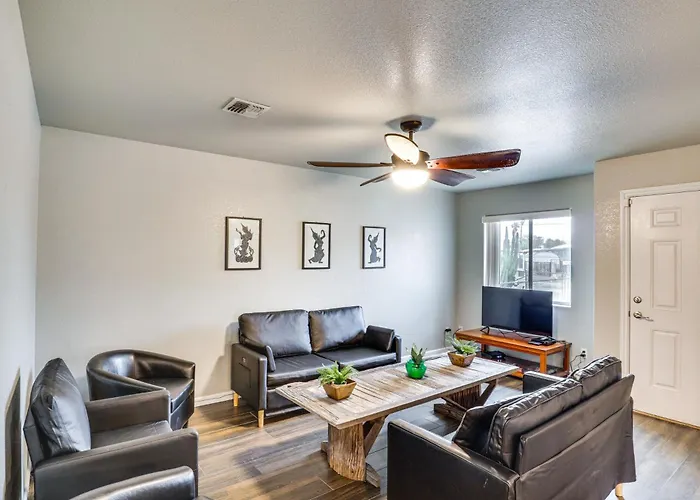 Bullhead City Escape: Snowbird & Covered Patio!