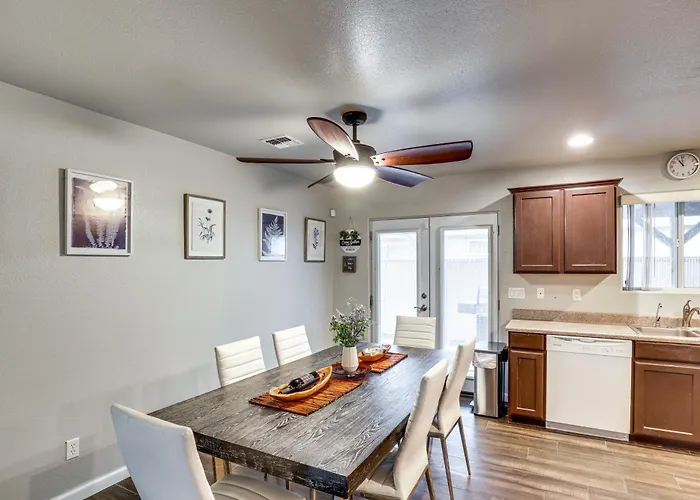 Dom wakacyjny Bullhead City Escape: Snowbird & Covered Patio! Bullhead City
