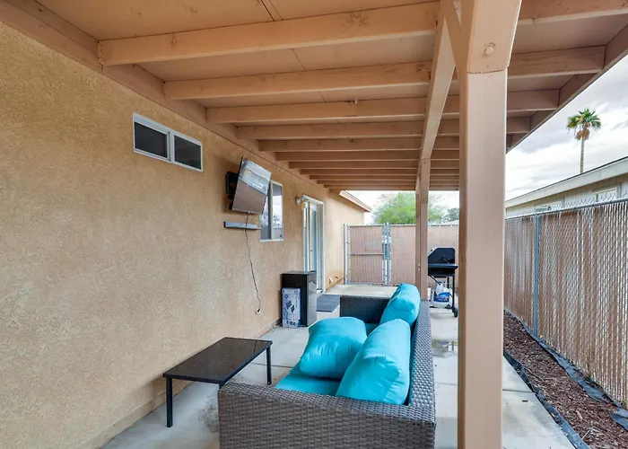 Dom wakacyjny Bullhead City Escape: Snowbird & Covered Patio! *