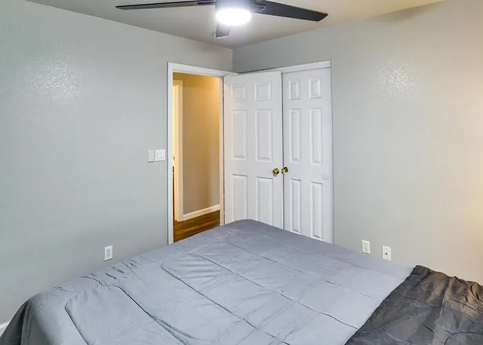 Bullhead City Escape: Snowbird & Covered Patio! Bullhead City