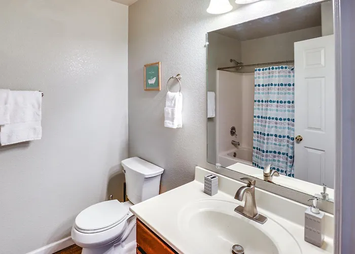 Bullhead City Escape: Snowbird & Covered Patio! *